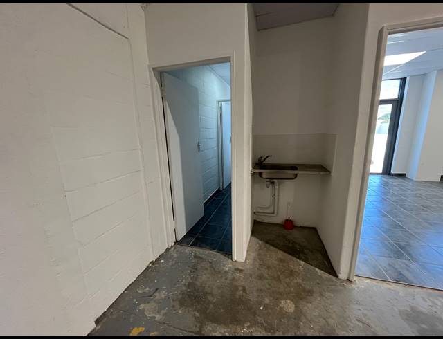 396M² WAREHOUSE TO LET IN TOKAI